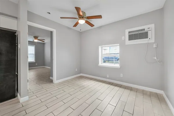 $895 | 2914 Avenue K, Unit 1, Galveston, TX 77550