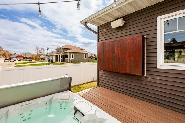 $735,000 | 126 37th Avenue East, West Fargo, ND 58078