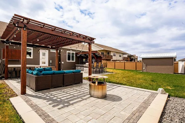 $735,000 | 126 37th Avenue East, West Fargo, ND 58078