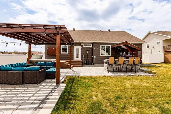 $735,000 | 126 37th Avenue East, West Fargo, ND 58078