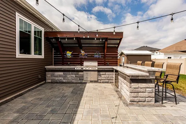 $735,000 | 126 37th Avenue East, West Fargo, ND 58078