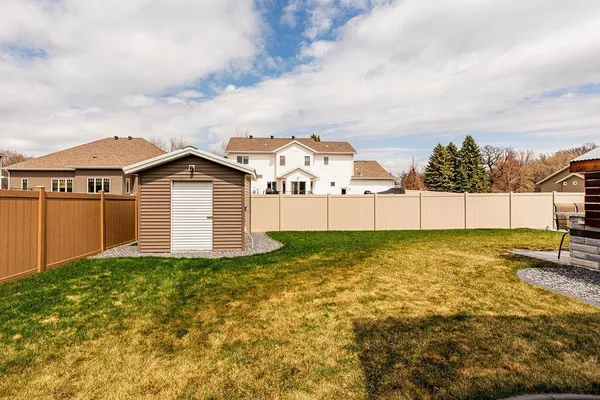 $735,000 | 126 37th Avenue East, West Fargo, ND 58078