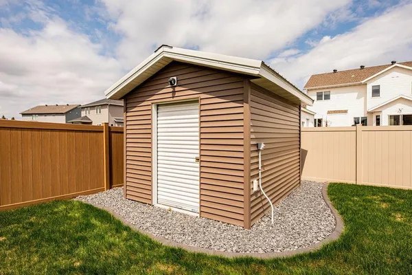$735,000 | 126 37th Avenue East, West Fargo, ND 58078