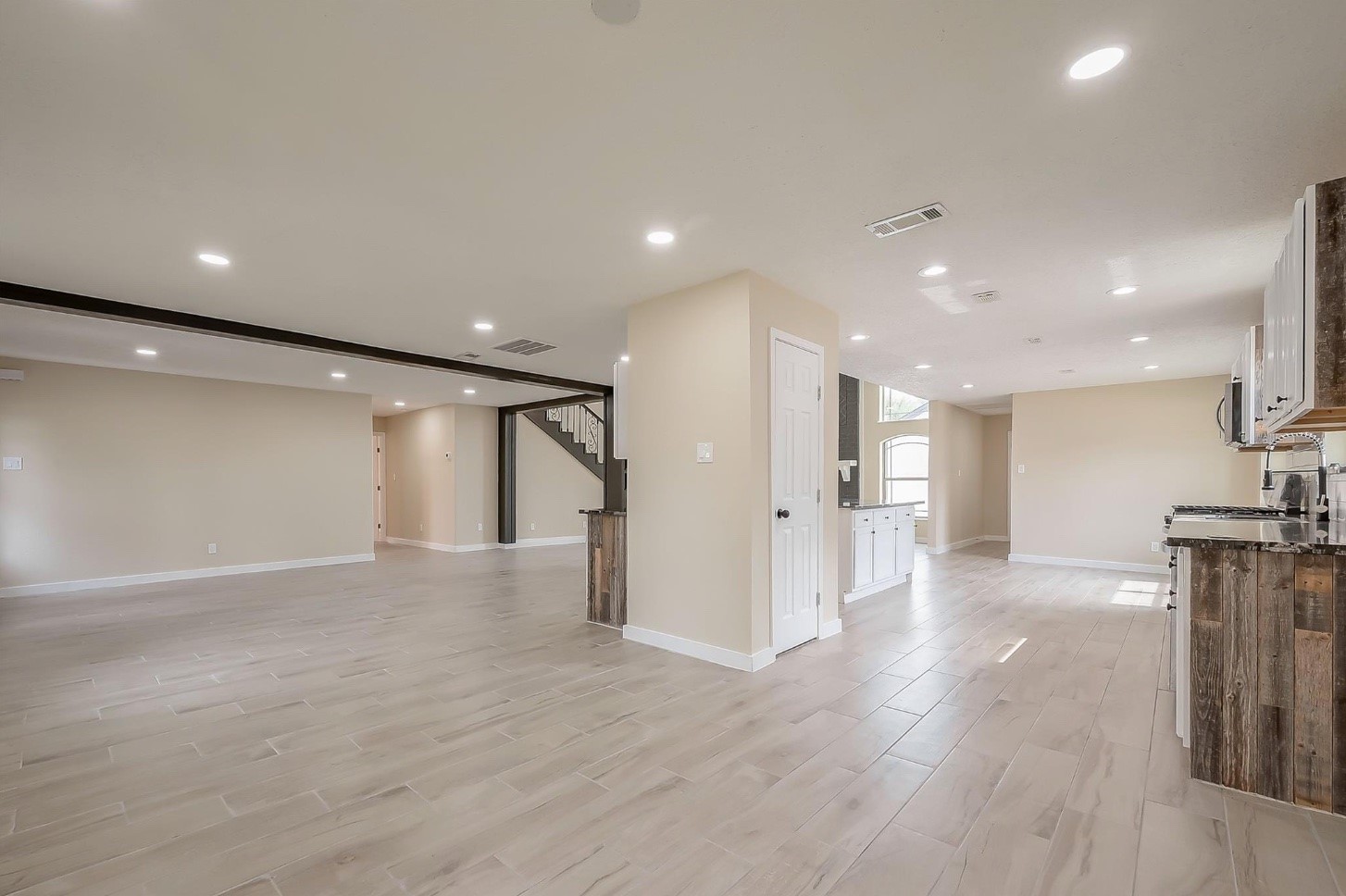 1011 Klamath Lane Houston, TX 77090 - Photo 5 of 15