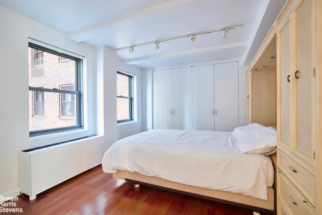 $1,395,000 | 235 East 49th Street, Unit 6BC | Midtown East