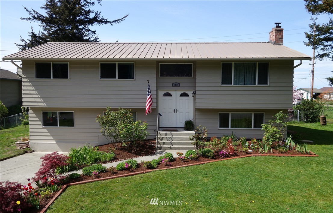 1919 Island View Road Oak Harbor, WA 98277 - Photo 2 of 25 Gallery Image 2