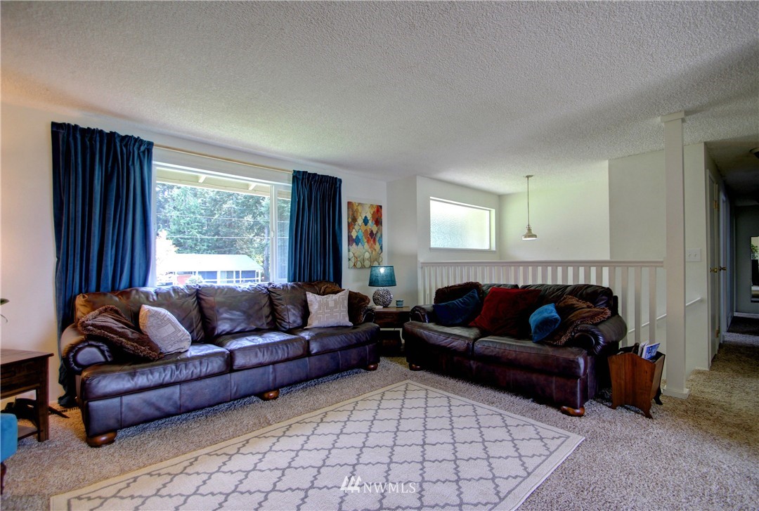 1919 Island View Road Oak Harbor, WA 98277 - Photo 4 of 25 Gallery Image 4