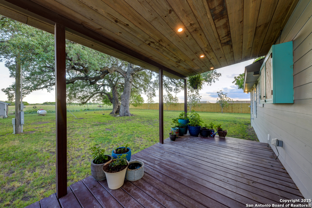 15592 Miller Road St. Hedwig, TX 78152 - Photo 35 of 47 a garden view with a seating space