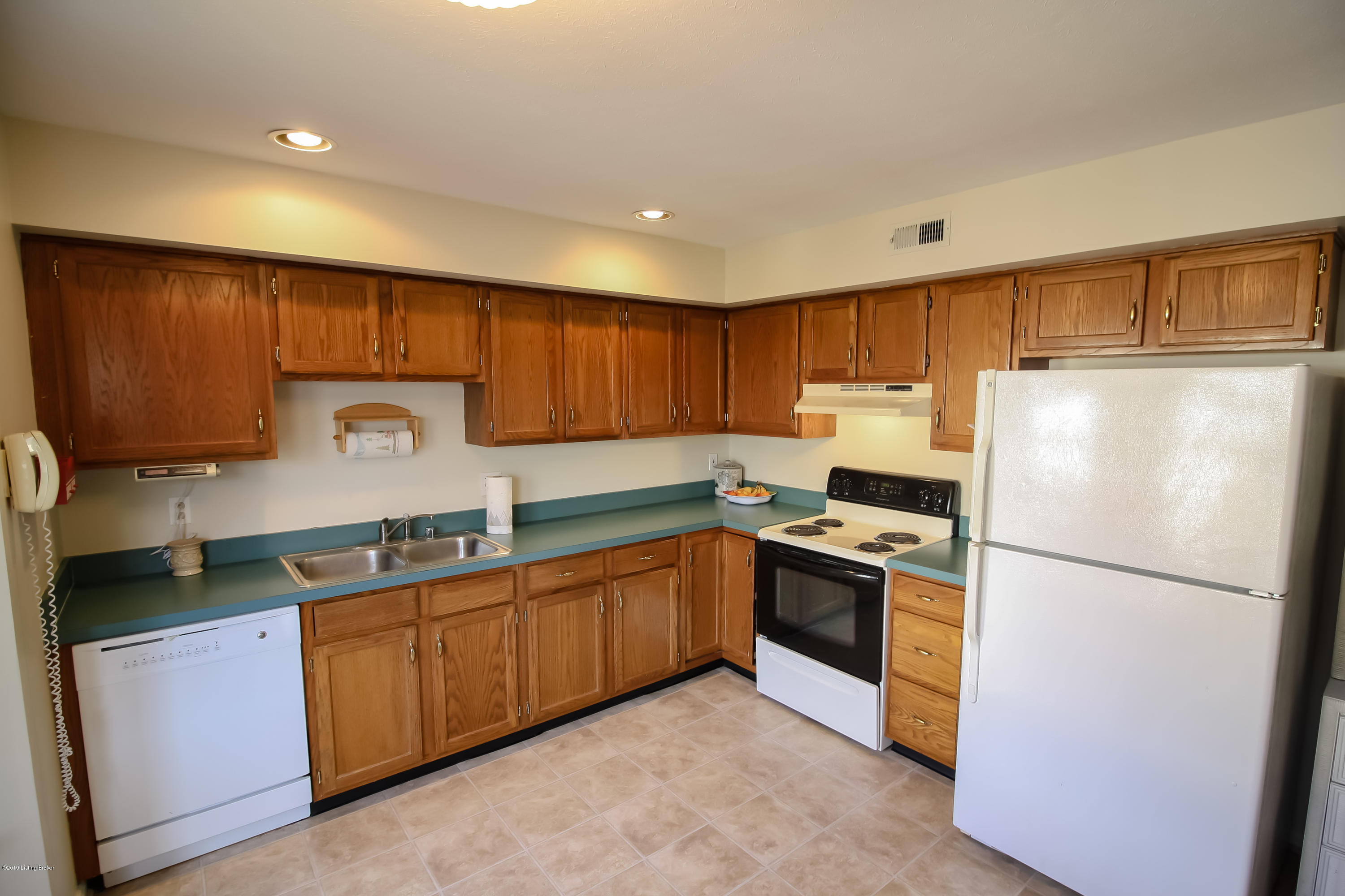4003 Gaudet Road Louisville, KY 40299 - Photo 6 of 22 IMG_5236-2