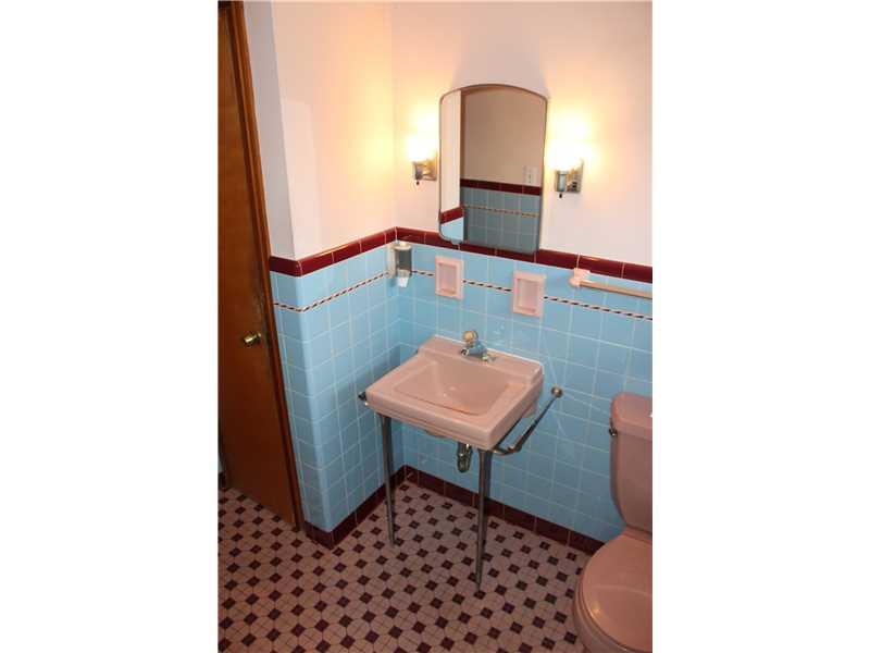 118 Reed Drive Green Tree, PA 15205 - Photo 14 of 21 Full Bath.