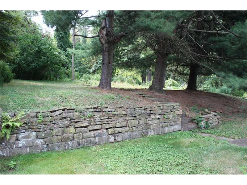 118 Reed Drive Green Tree, PA 15205 - Photo 20 of 21 Yard/Garden.