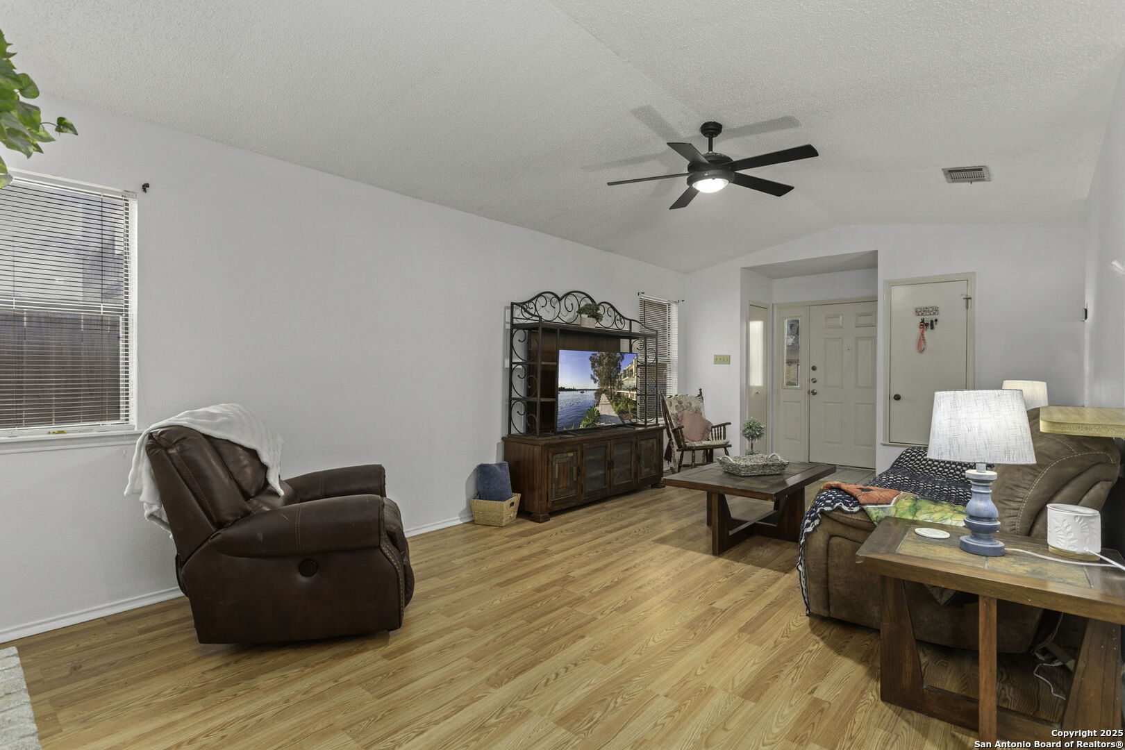 4447 Brushy Hill San Antonio, TX 78217 - Photo 7 of 13 a living room with furniture