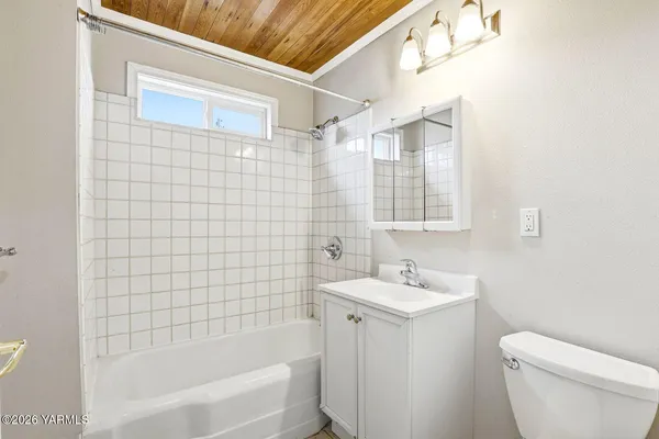 $310,000 | 906 West Entiat Avenue, Kennewick, WA 99336