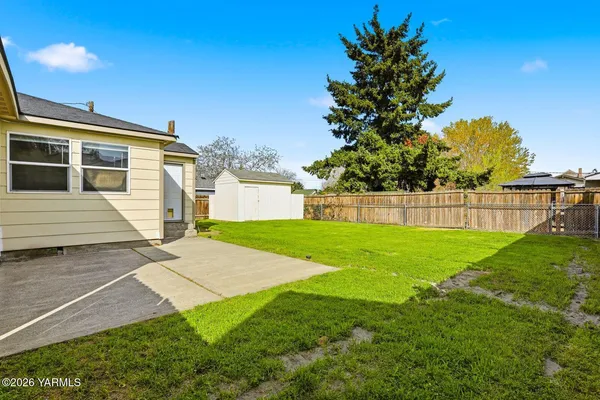 $310,000 | 906 West Entiat Avenue, Kennewick, WA 99336