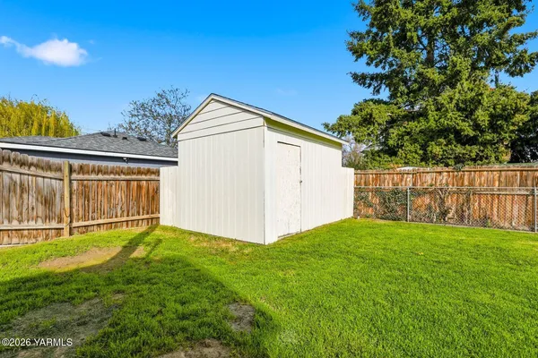 $310,000 | 906 West Entiat Avenue, Kennewick, WA 99336