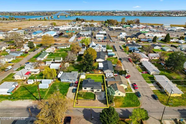 $310,000 | 906 West Entiat Avenue, Kennewick, WA 99336