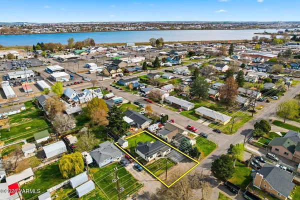 $310,000 | 906 West Entiat Avenue, Kennewick, WA 99336