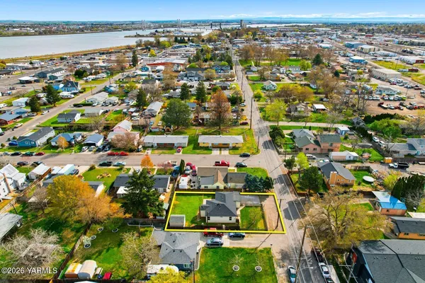 $310,000 | 906 West Entiat Avenue, Kennewick, WA 99336