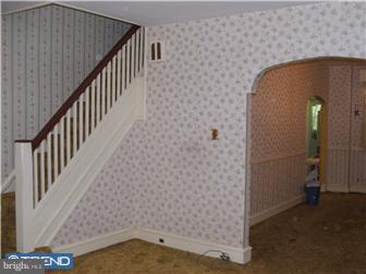 850 Kenmore Road Philadelphia, PA 19151 - Photo 3 of 12 Living Room