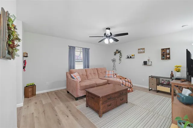 $2,100 | 3400 Sarra Lane, Springtown, TX 76082