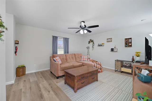 $2,100 | 3400 Sarra Lane, Springtown, TX 76082