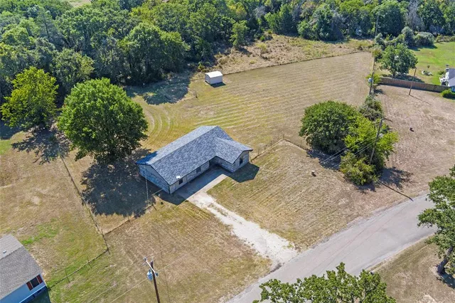 $2,100 | 3400 Sarra Lane, Springtown, TX 76082