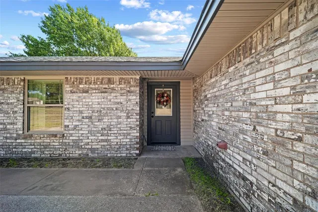$2,100 | 3400 Sarra Lane, Springtown, TX 76082