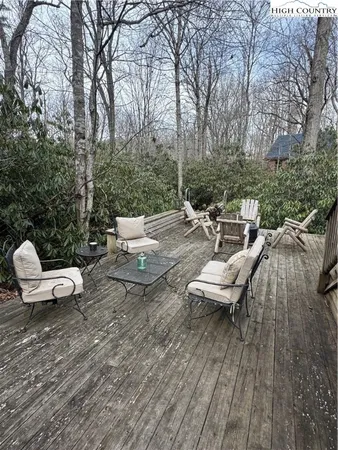 a view of a back yard of the house