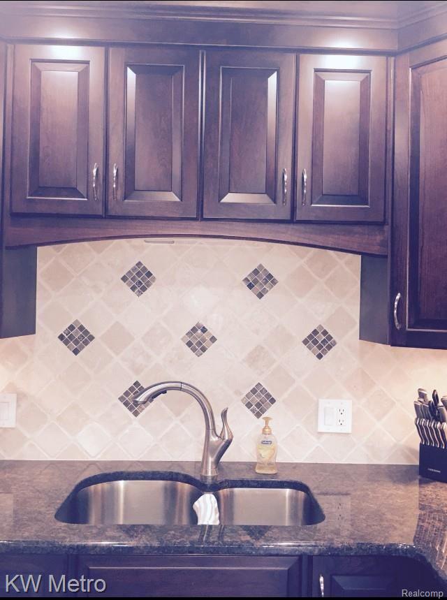 549 South Crooks Road Clawson, MI 48017 - Photo 11 of 22 IMG_6759.jpg