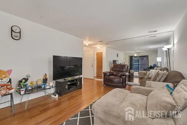 $1,850 | 111 Beverly Hl Terrace, Unit F, Woodbridge, NJ 07095