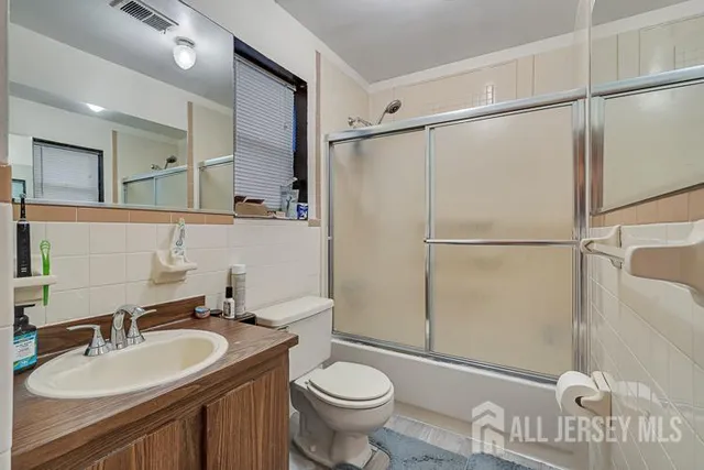 $1,900 | 111 F Beverly Hill Terrace, Woodbridge, NJ 07095