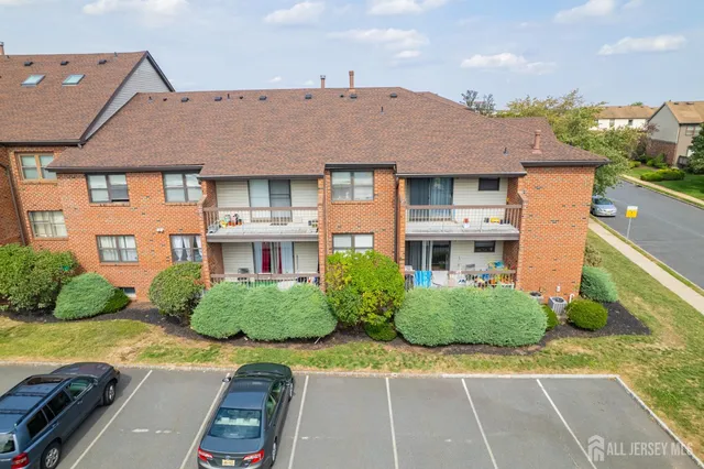 $1,900 | 111 F Beverly Hill Terrace, Woodbridge, NJ 07095