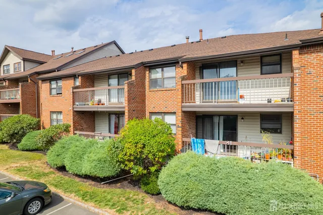 $1,900 | 111 F Beverly Hill Terrace, Woodbridge, NJ 07095