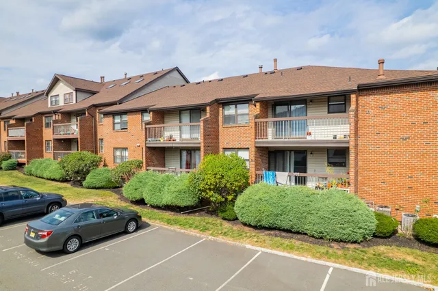 $1,900 | 111 F Beverly Hill Terrace, Woodbridge, NJ 07095