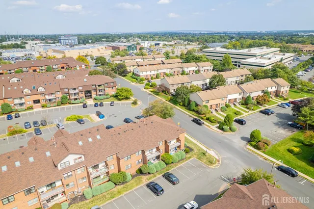 $1,900 | 111 Beverly Hl Terrace, Unit F, Woodbridge, NJ 07095