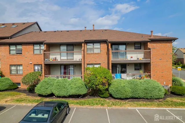 $1,900 | 111 F Beverly Hill Terrace, Woodbridge, NJ 07095
