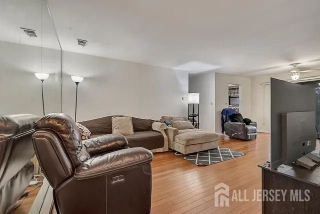 $1,900 | 111 F Beverly Hill Terrace, Woodbridge, NJ 07095