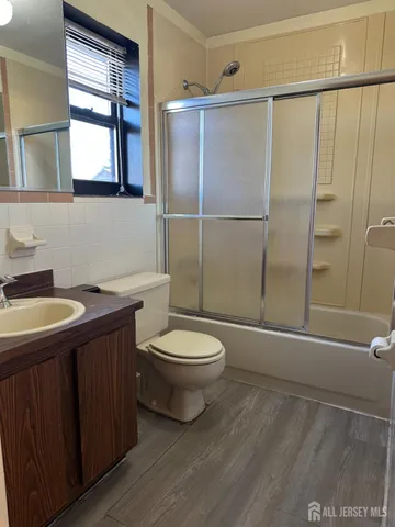 $1,900 | 111 Beverly Hl Terrace, Unit F, Woodbridge, NJ 07095