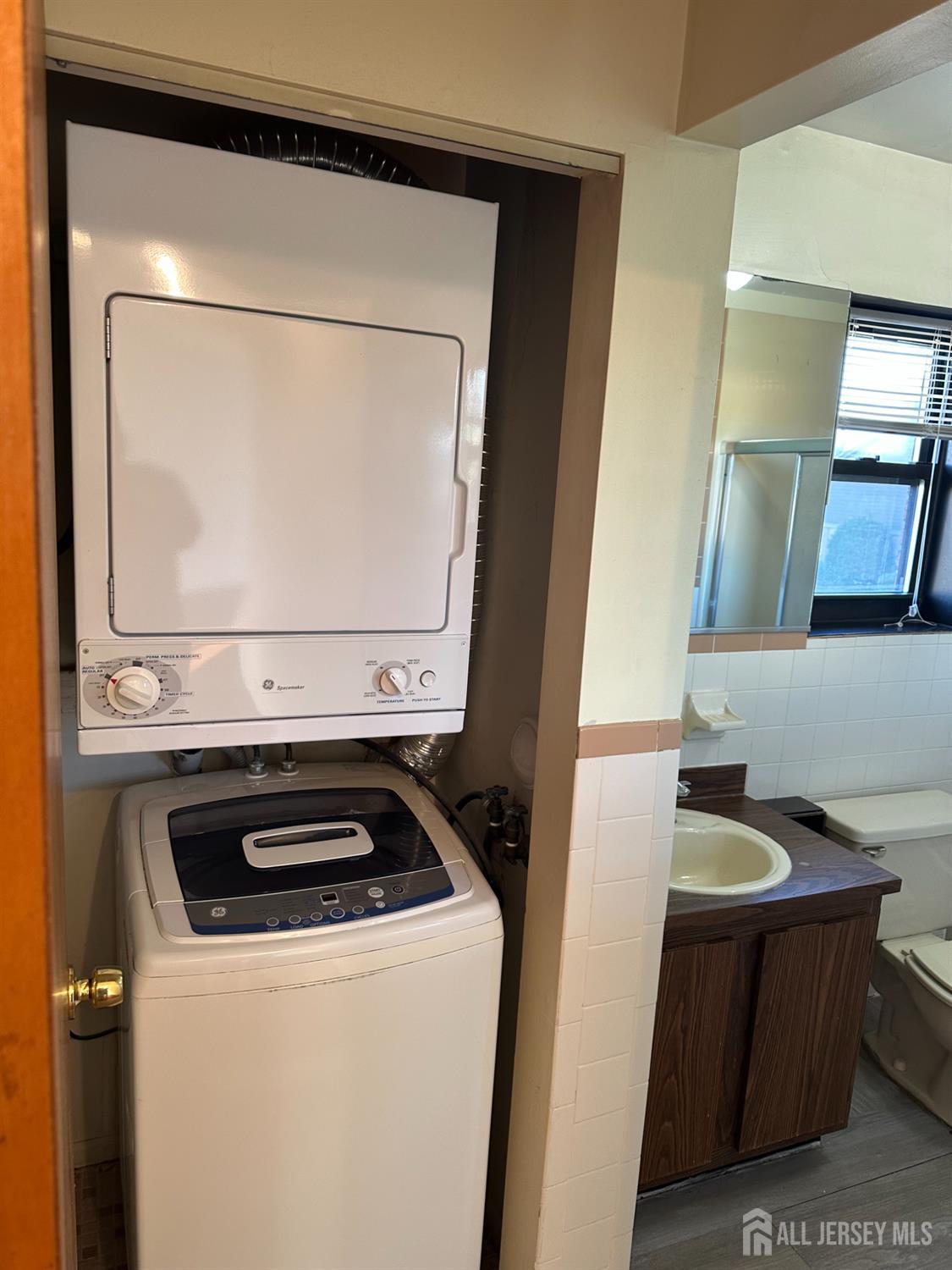 111 Beverly Hl Terrace, Unit F Woodbridge, NJ 07095 - Photo 24 of 31 a view of washer and dryer