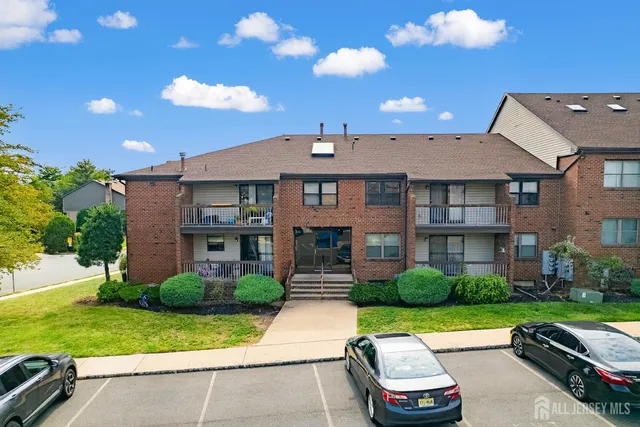 $1,900 | 111 Beverly Hl Terrace, Unit F, Woodbridge, NJ 07095