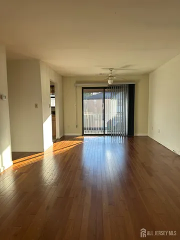 $1,900 | 111 Beverly Hl Terrace, Unit F, Woodbridge, NJ 07095