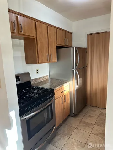 $1,900 | 111 F Beverly Hill Terrace, Woodbridge, NJ 07095