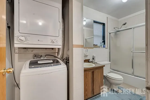 $1,900 | 111 F Beverly Hill Terrace, Woodbridge, NJ 07095