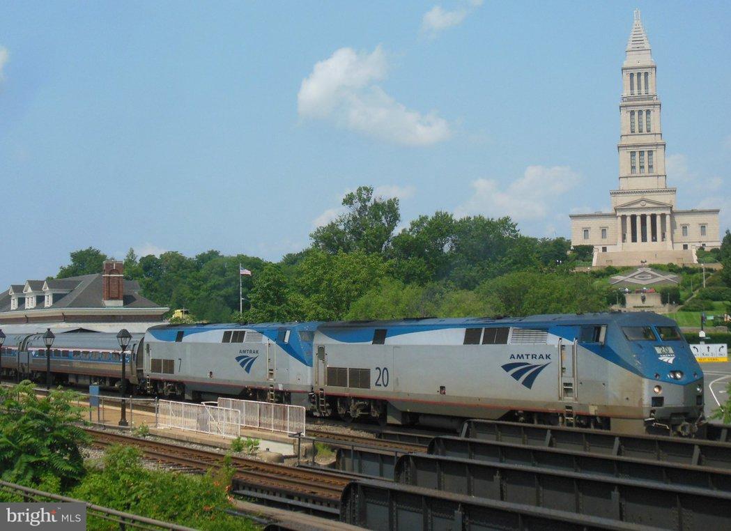 5 Russell Road, Unit B Alexandria, VA 22301 - Photo 27 of 30 Amtrak