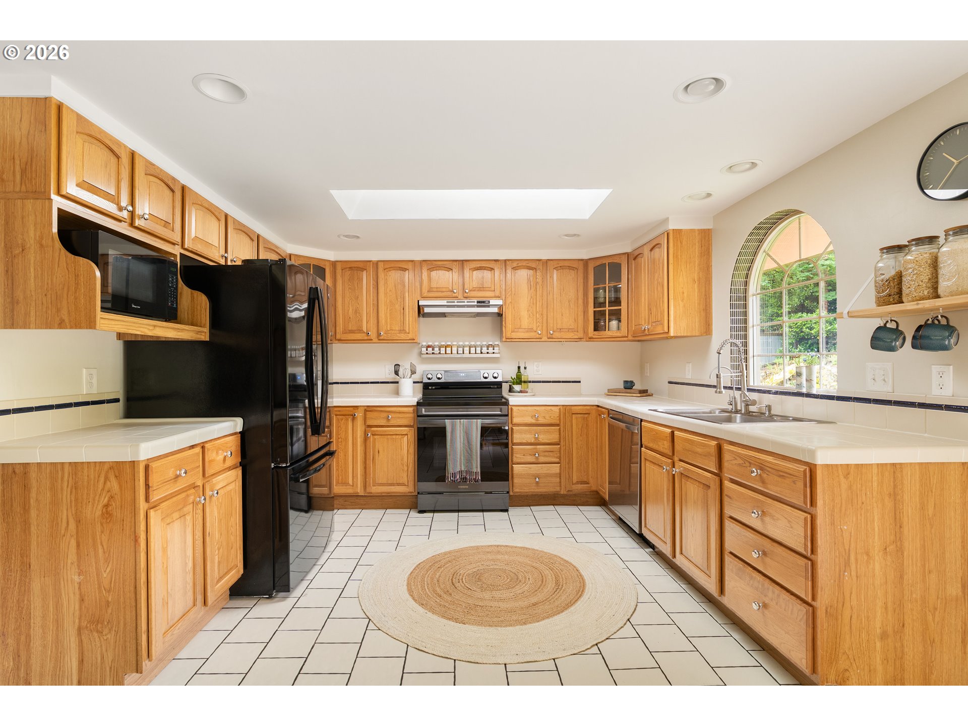 5010 Southwest Maplewood Road Portland, OR 97219 - Photo 11 of 36 Gallery Image 11