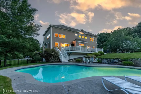 $1,375,000 | 8 Heron Way, Stratham, NH 03885
