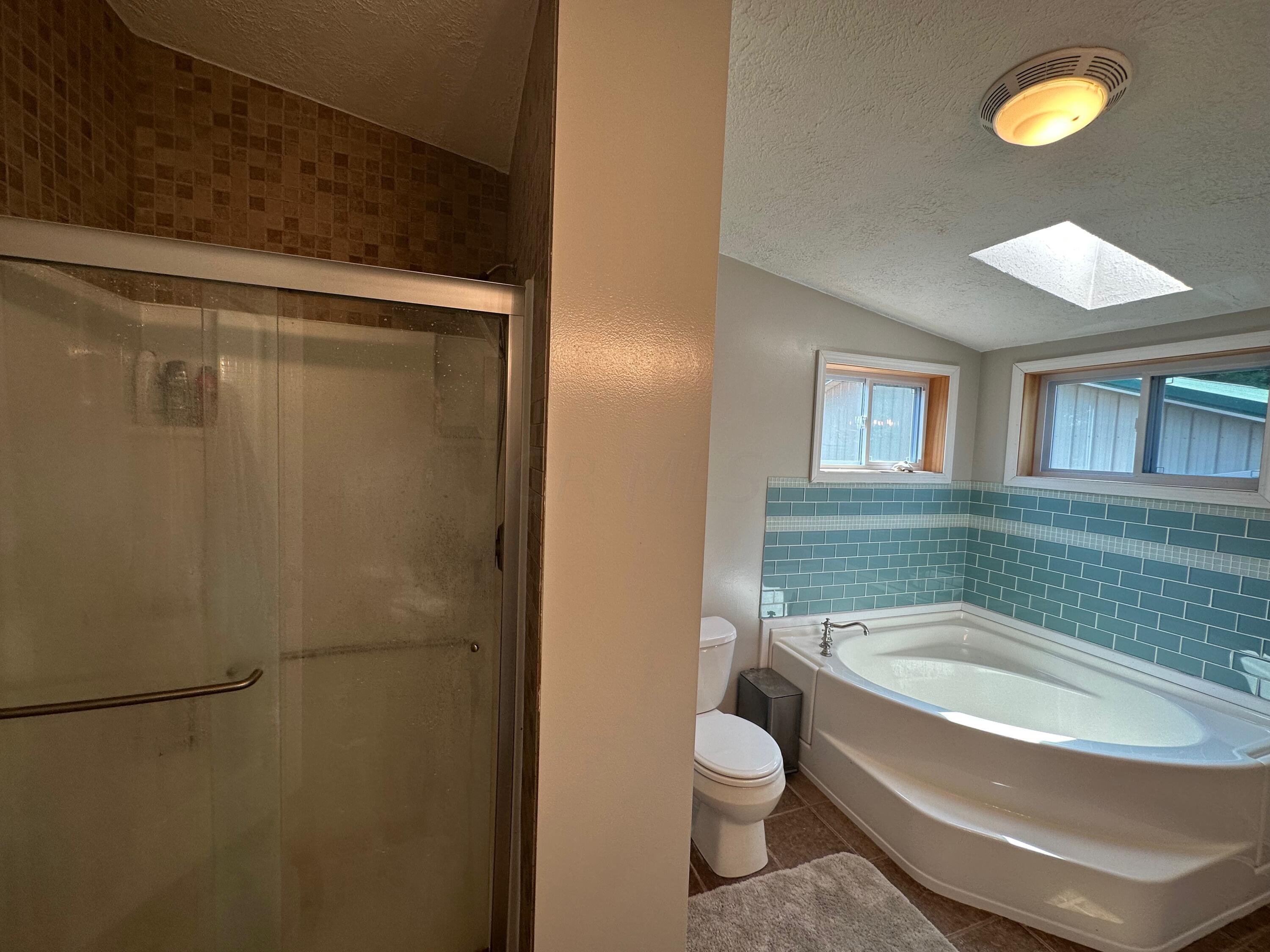 19360 Hampshire Road Utica, OH 43080 - Photo 17 of 35 Owner's Bathroom3
