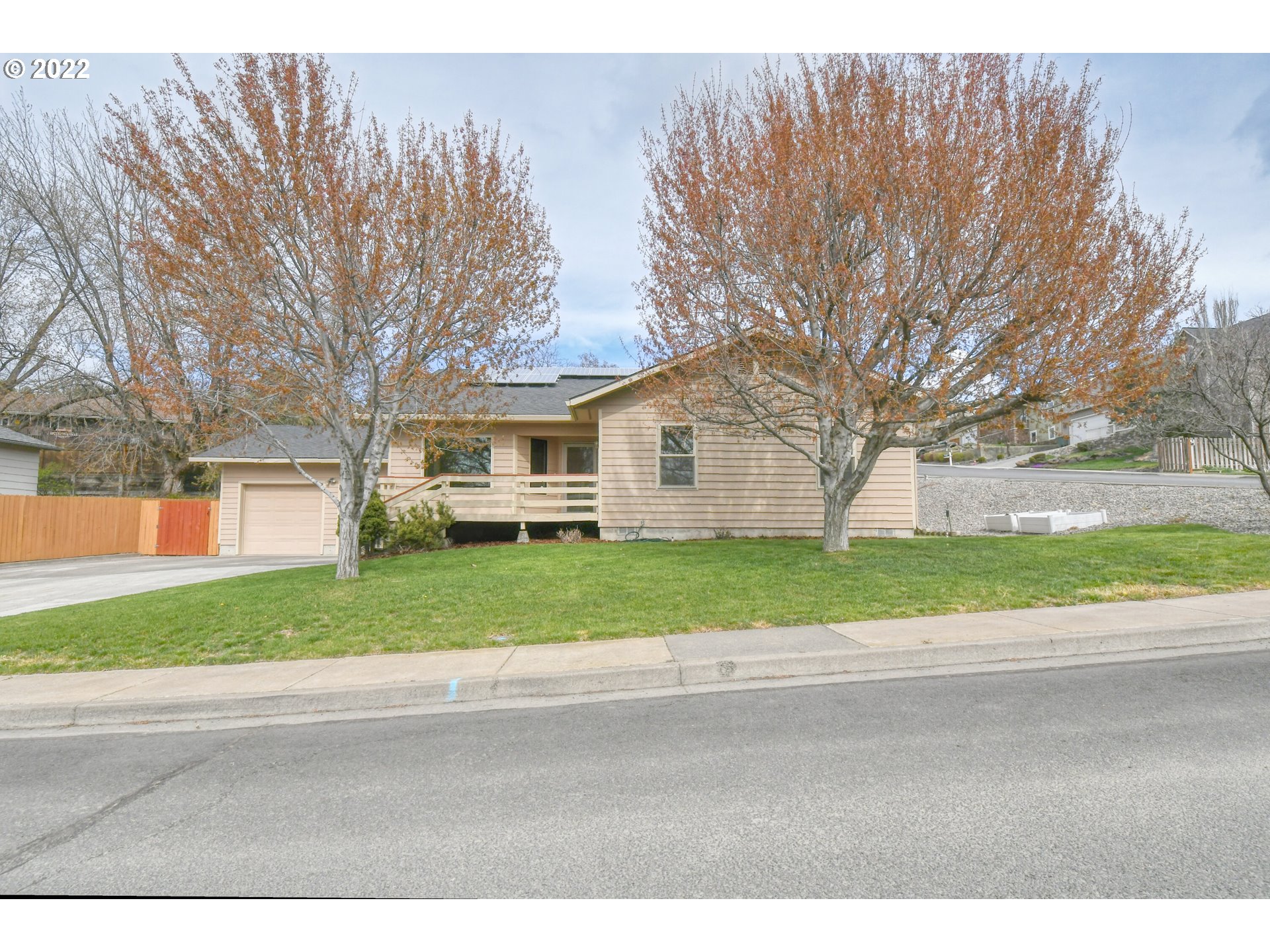 1941 Southwest Quinney Avenue Pendleton, OR 97801 - Photo 3 of 32 Gallery Image 3