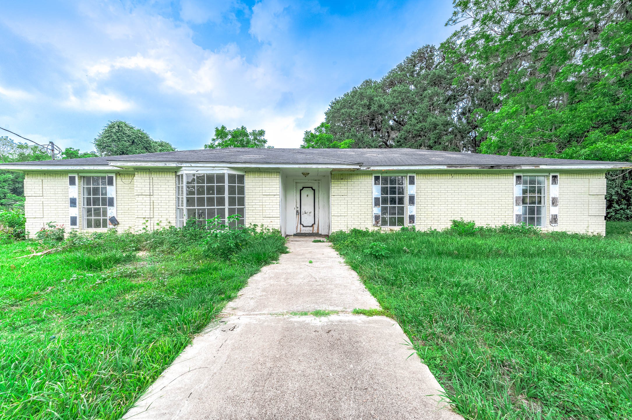 2719 Farm To Market 524 Road Sweeny, TX 77480 - Photo 1 of 20 front view of a house with a yard