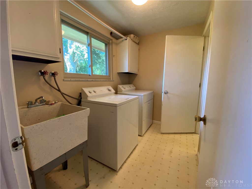 5944 Overbrooke Road Centerville, OH 45440 - Photo 25 of 36 Laundry area off kitchen and master bath
